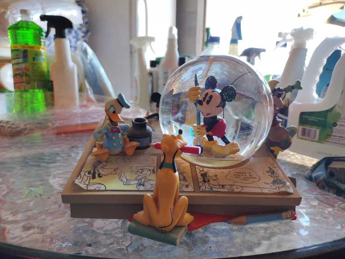 Disney shop -Disney shop 27 1